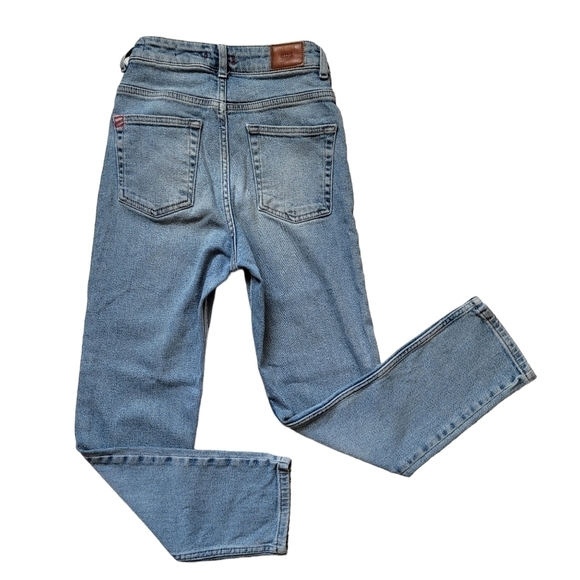 BDG Girlfriend Jean 24x26 Light Wash Denim - Picture 2 of 11